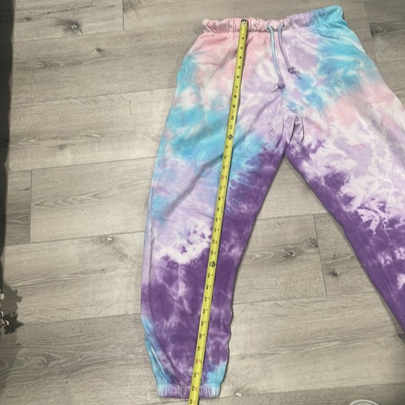 Fashion nova tye dye joggers size small, but loose fitting like more medium - Picture 12 of 12